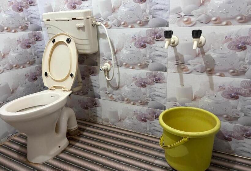 חדר משפחתי, Staymaker Naik Residency