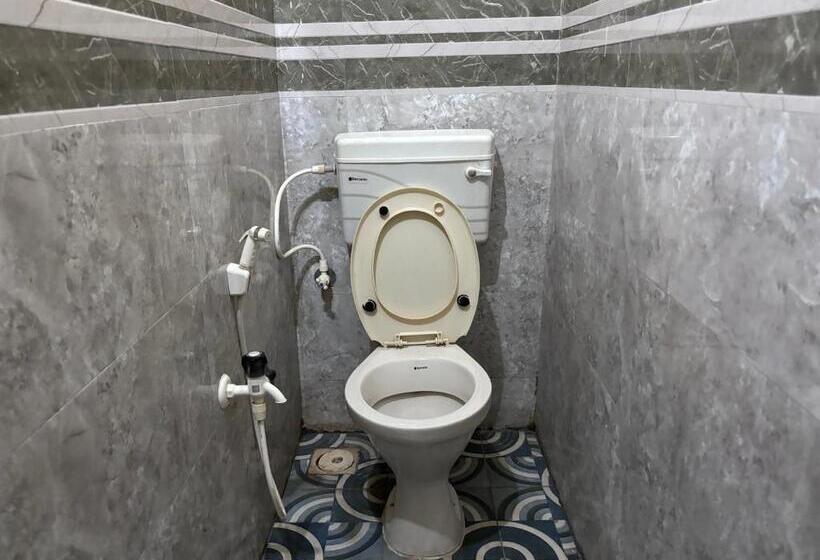 חדר משפחתי, Staymaker Naik Residency