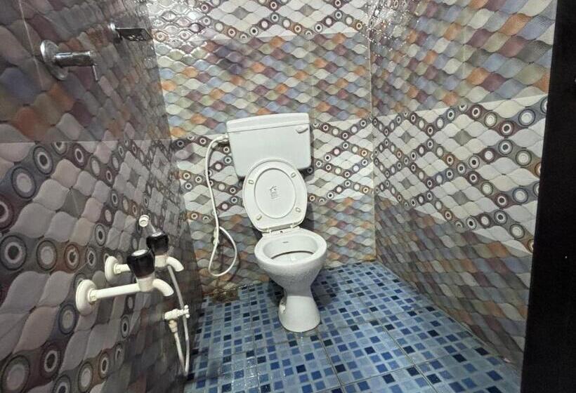 חדר משפחתי, Staymaker Naik Residency