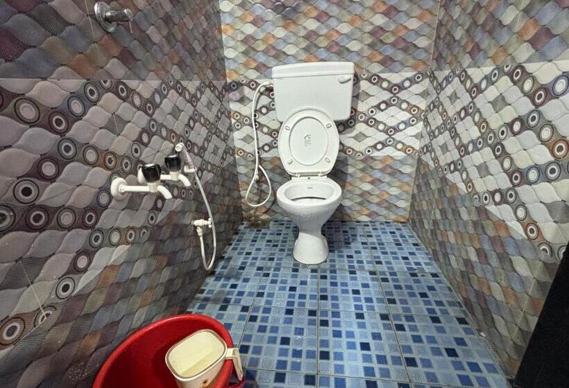 חדר משפחתי, Staymaker Naik Residency