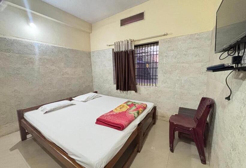 标准间, Staymaker Naik Residency
