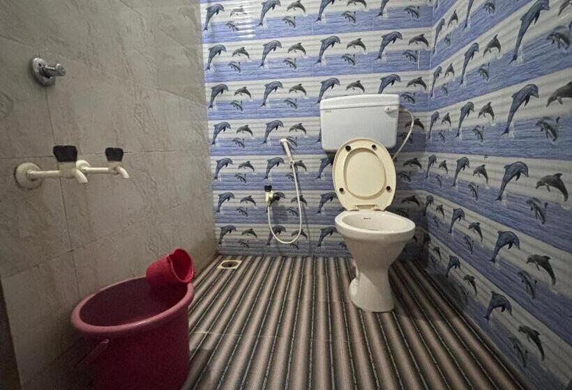 חדר סטנדרט לארבעה, Staymaker Naik Residency