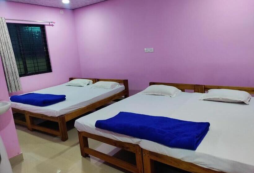 חדר סטנדרט לארבעה, Staymaker Naik Residency