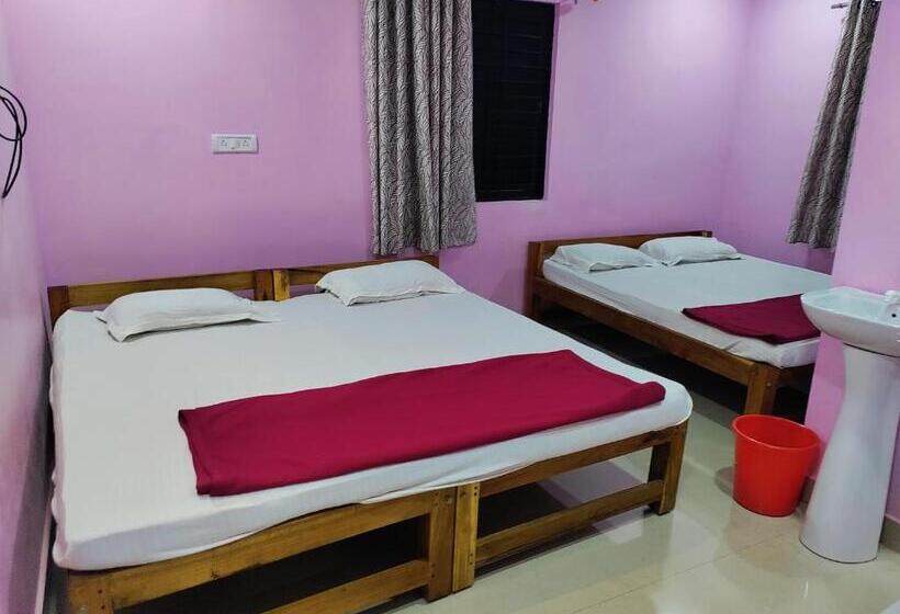 四人标准间, Staymaker Naik Residency