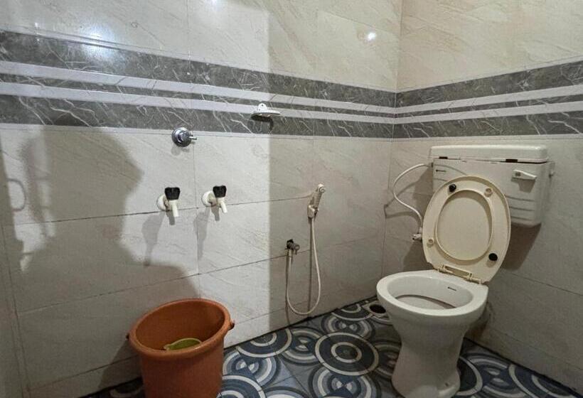 家庭间, Staymaker Naik Residency