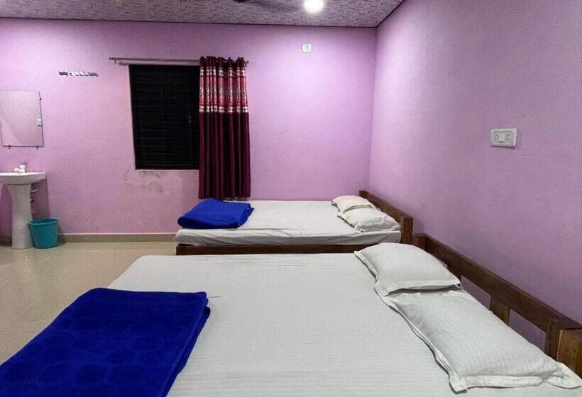 חדר משפחתי, Staymaker Naik Residency