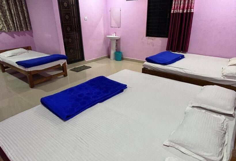 חדר משפחתי, Staymaker Naik Residency