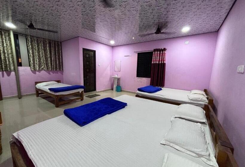 חדר משפחתי, Staymaker Naik Residency