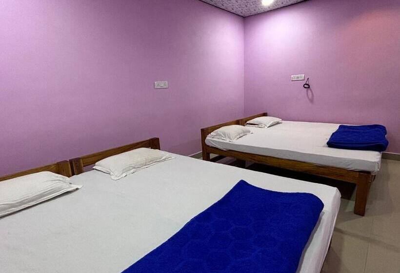 家庭间, Staymaker Naik Residency