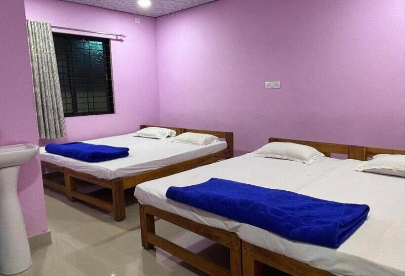 חדר משפחתי, Staymaker Naik Residency