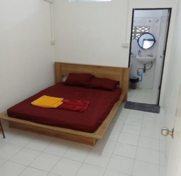 اتاق استاندارد, Tiki Tribe Bar & Hostel