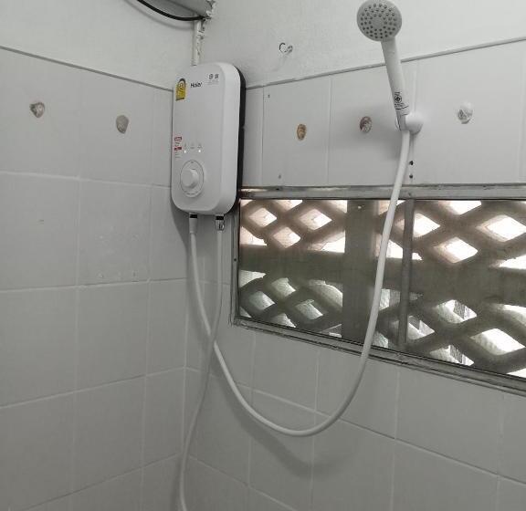 اتاق استاندارد, Tiki Tribe Bar & Hostel