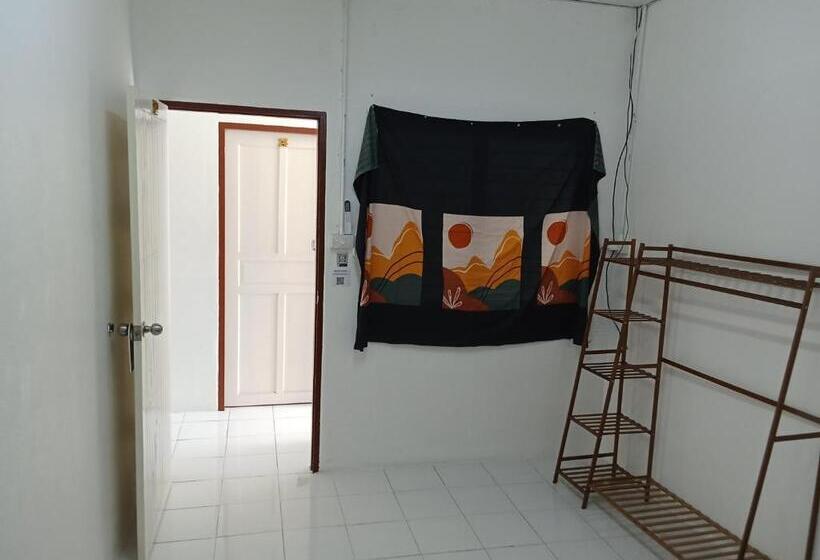 اتاق استاندارد, Tiki Tribe Bar & Hostel