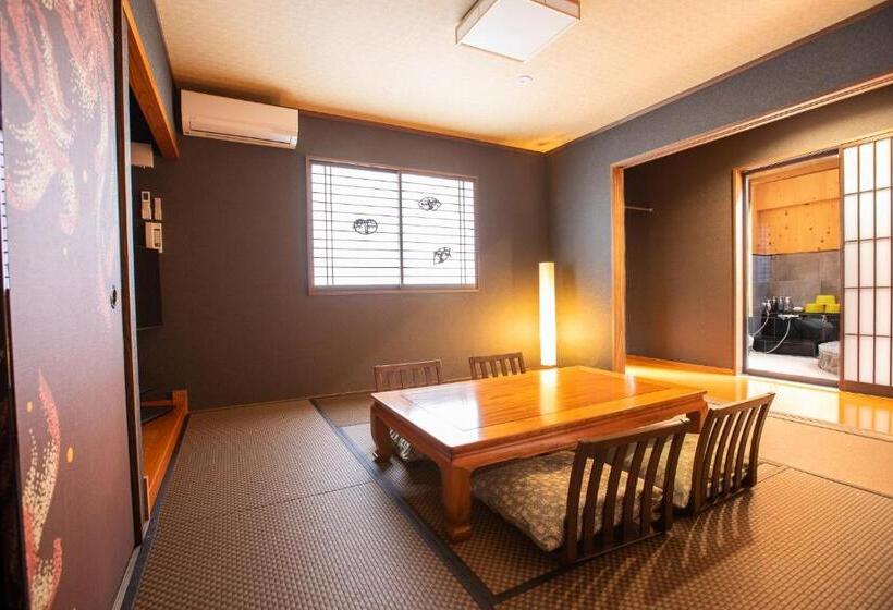 غرفة قياسية رباعية, Ryokan Hitaya