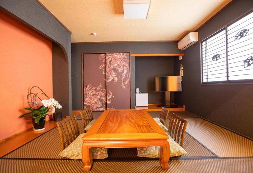 Четырехместный Номер Стандарт, Ryokan Hitaya
