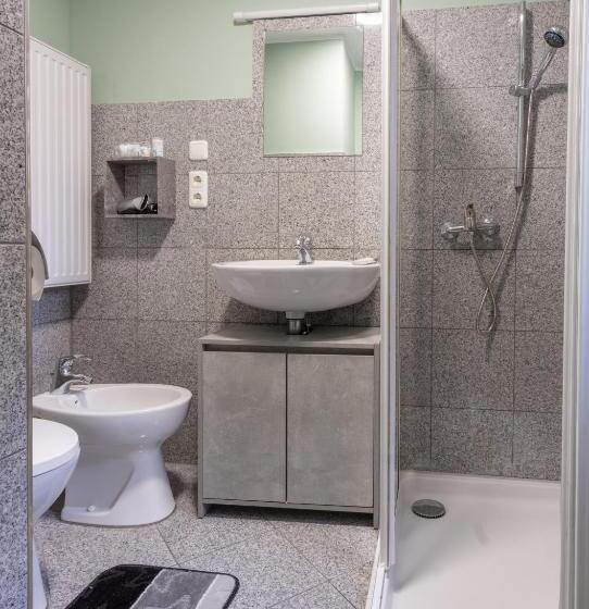 이코노미 룸, Bed And Breakfast 33