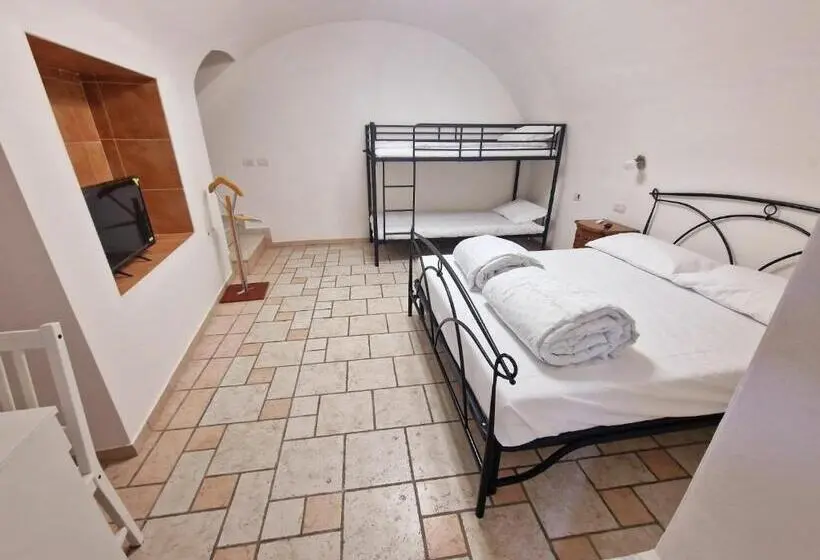 Pokój Czteroosobowy Standard, Sentieri Del Garda