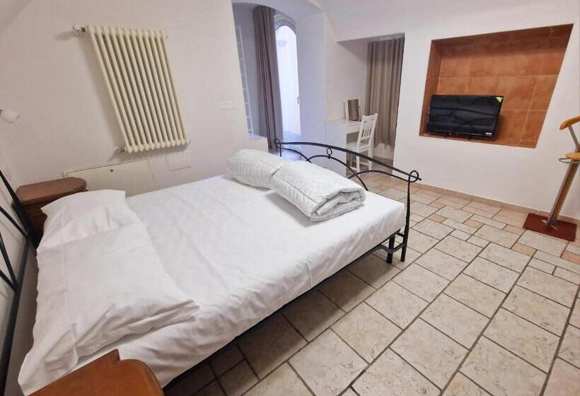 Quarto Quádruplo Estandar, Sentieri Del Garda