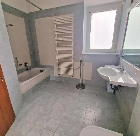 Pokój Czteroosobowy Standard, Sentieri Del Garda