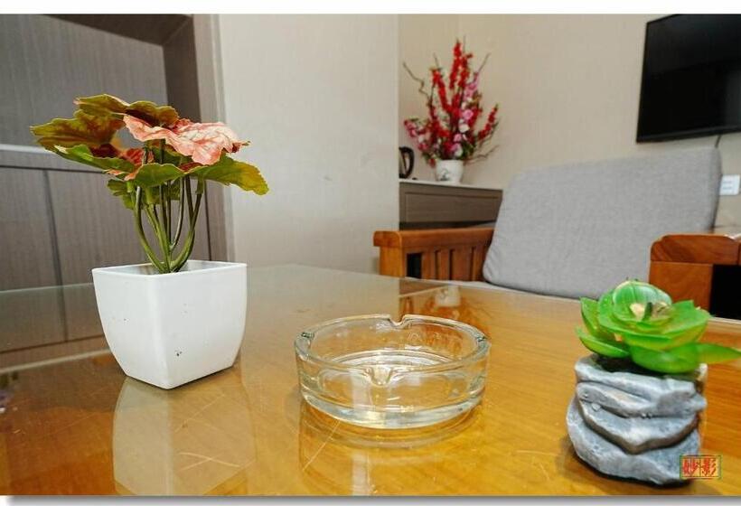 Suite, Pristine