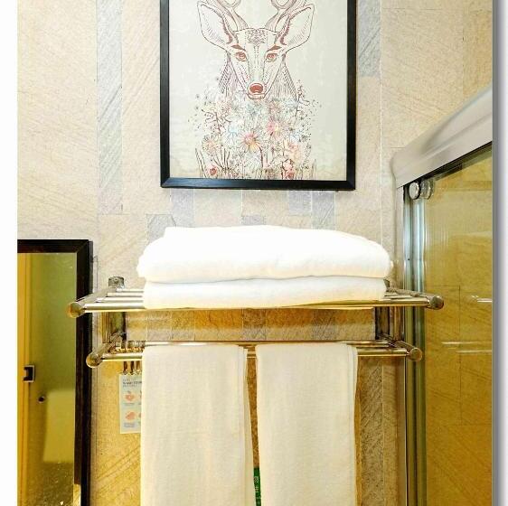 Suite, Pristine