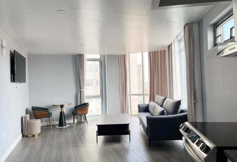 带城市景观的套间, Starlight