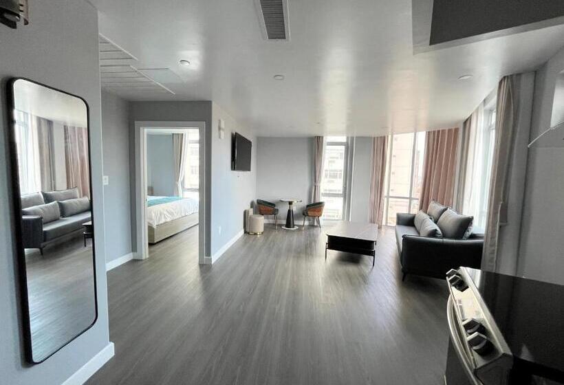 带城市景观的套间, Starlight