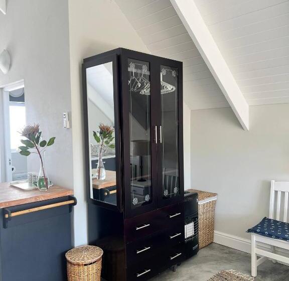 Номер Стандарт Вид на Горы, A Mountain & Country Haven