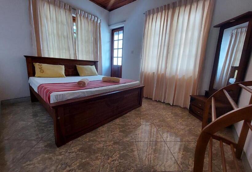 Семейный Номер, Mystique Hideout