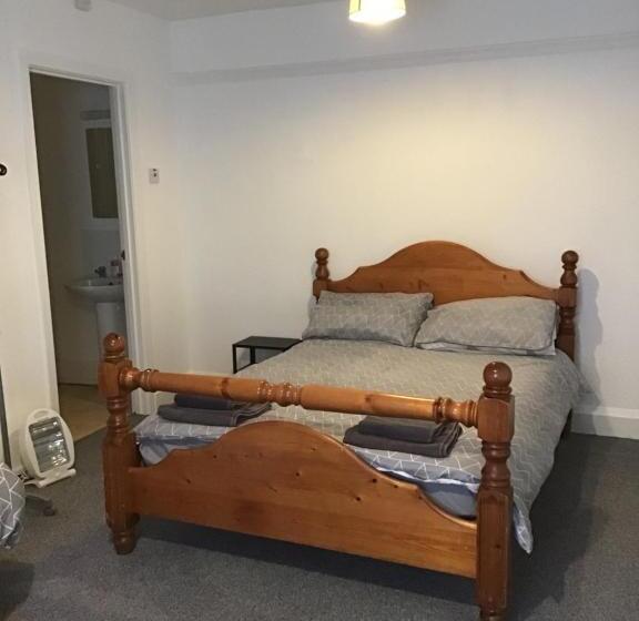 غرفة قياسية, The New Juniper Berry Pub & Guest Rooms