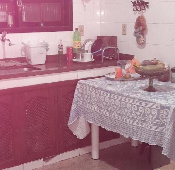 سوییت خانوادگی, Hostel Agatha Dos Anjos