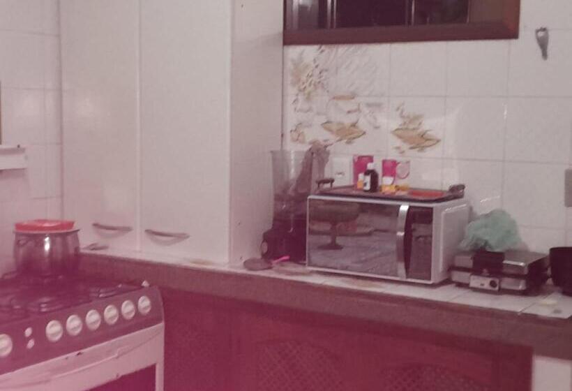 سوییت خانوادگی, Hostel Agatha Dos Anjos