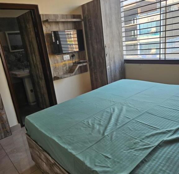 Chambre Familiale, 8 Inn