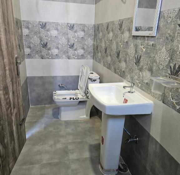 Chambre Familiale, 8 Inn