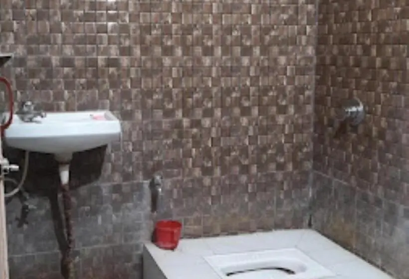 Habitació Estàndard, Basera Odisha