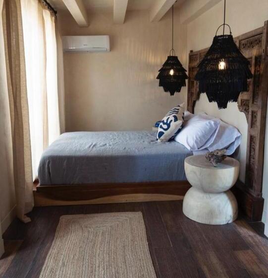 Семейный Номер, Casa Realm