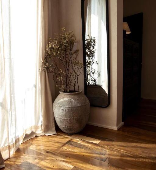 Quarto Familiar, Casa Realm