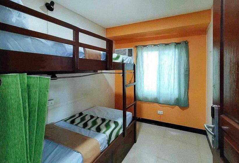 패밀리 룸 공용 욕실, Reddoorz @ Recson Hostel Coron Palawan
