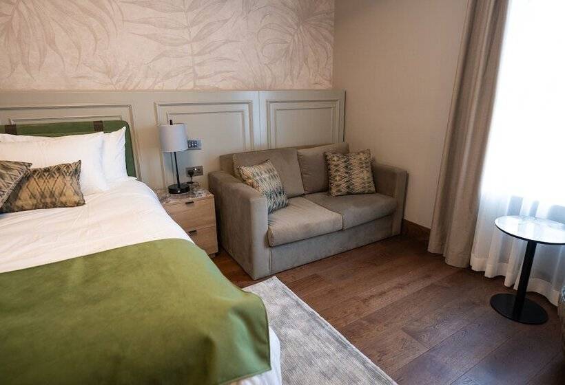 Семейный Номер, The Hyde   At Dunning S Bar