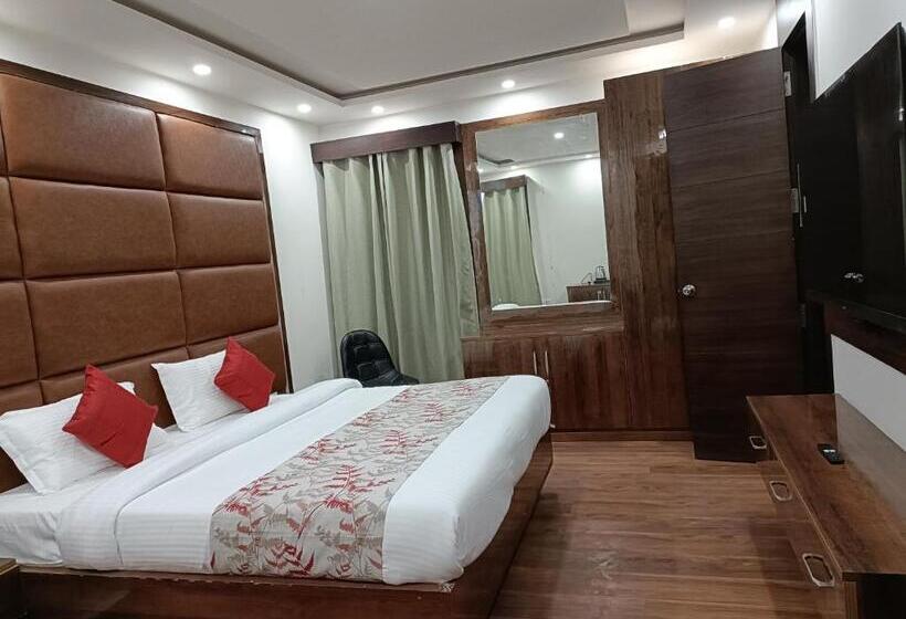 חדר משפחתי דלוקס, Super Collection O Mall Road Nainital