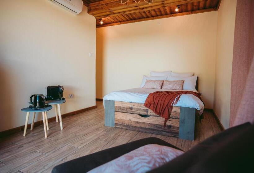 استودیوی استاندارد, L Auberge Créole