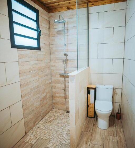 استودیوی استاندارد, L Auberge Créole