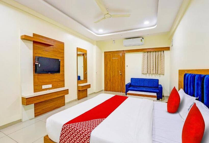 اتاق کلاسیک سه تخته, Oyo Hotel H K Villa