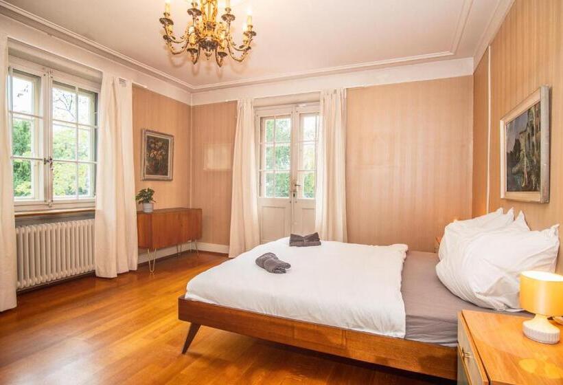 חדר משפחתי נוף לגינה, Two Rooms In Beautiful Villa In The Heart Of Basel