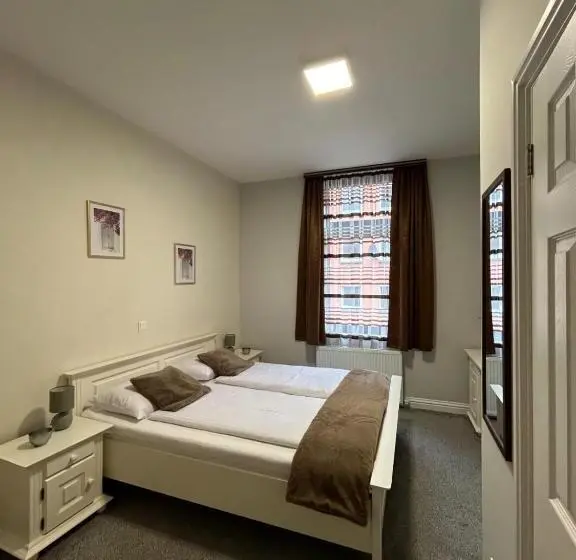 スタンダードスタジオ, Sia Apartments