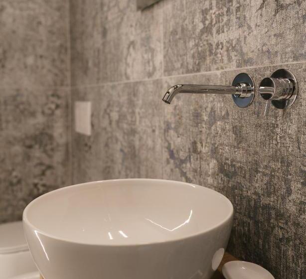 חדר סטנדרט לשלושה, Abbergà