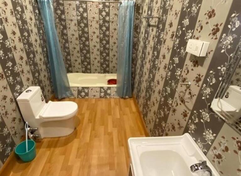 标准间, Floating Luxury Group Of Houseboats