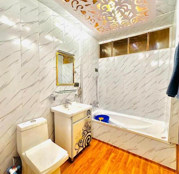 标准间, Floating Luxury Group Of Houseboats