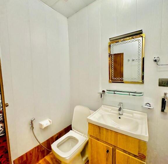 标准间, Floating Luxury Group Of Houseboats