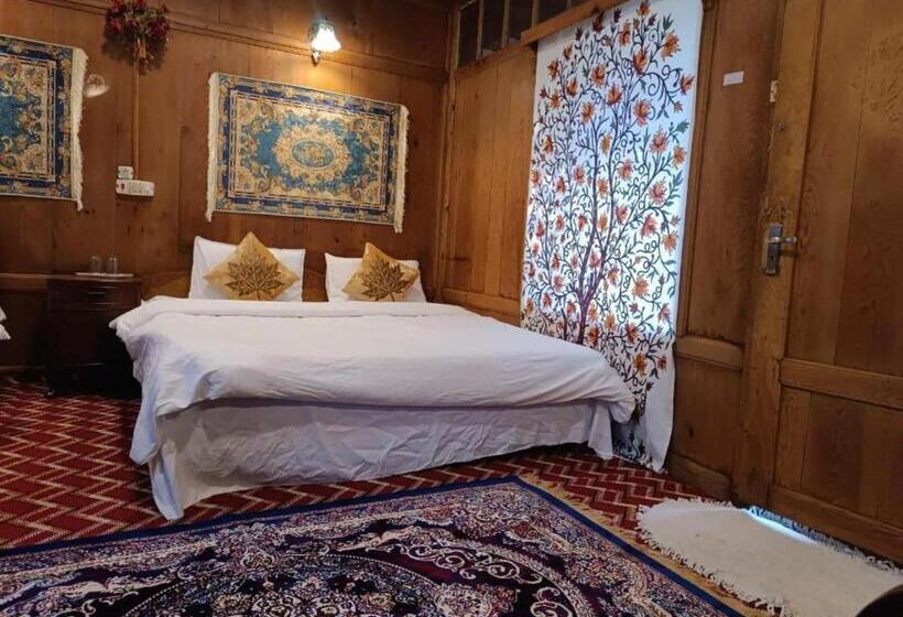 标准间, Floating Luxury Group Of Houseboats